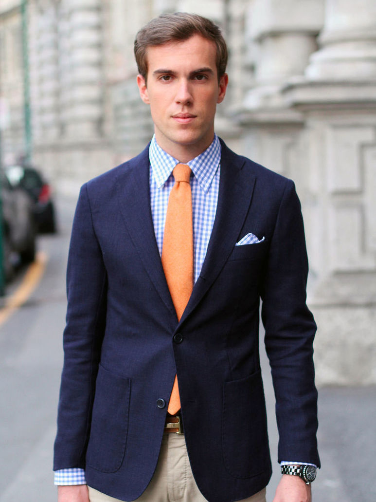 Светлый галстук с чем носить